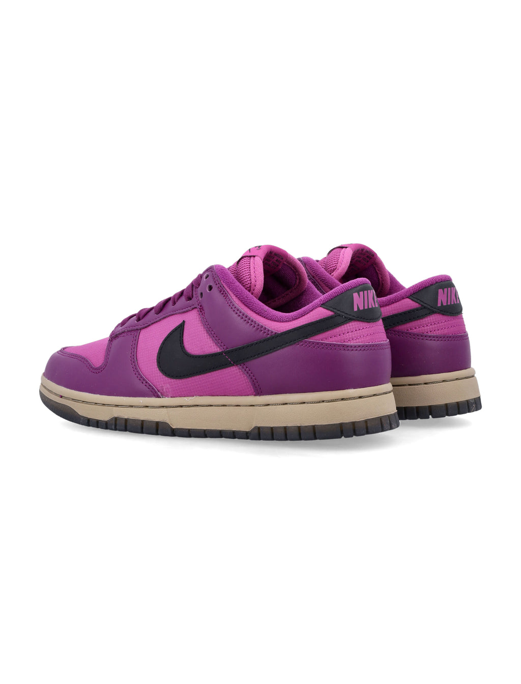 NIKE lace up walking skate stylish sneakers