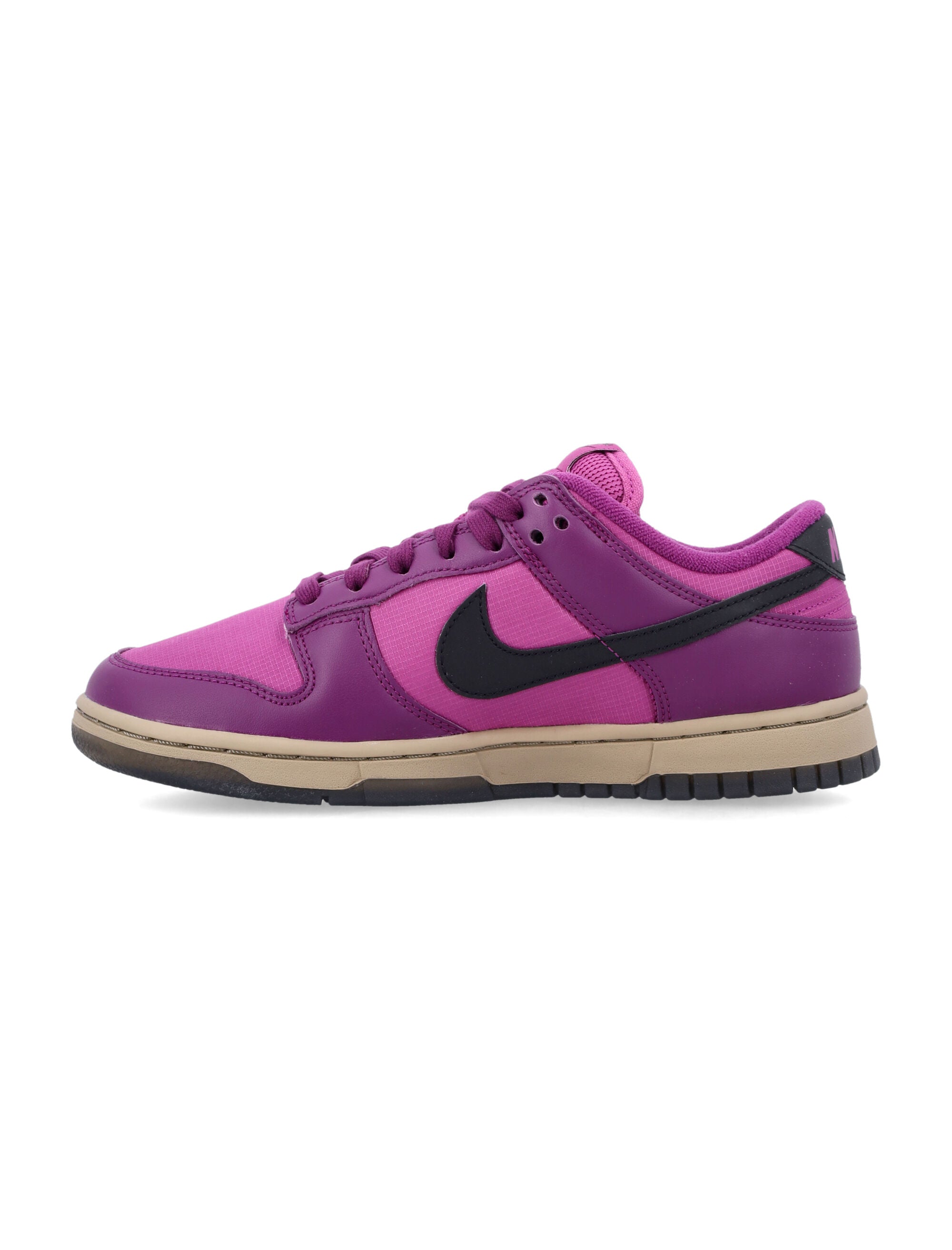 NIKE lace up walking skate stylish sneakers