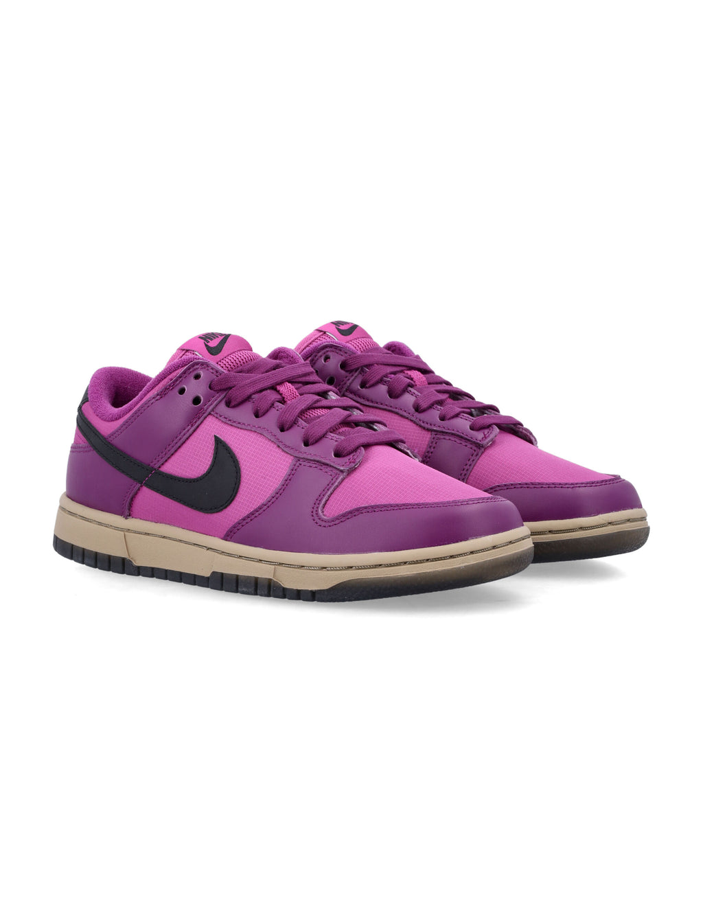 NIKE lace up walking skate stylish sneakers
