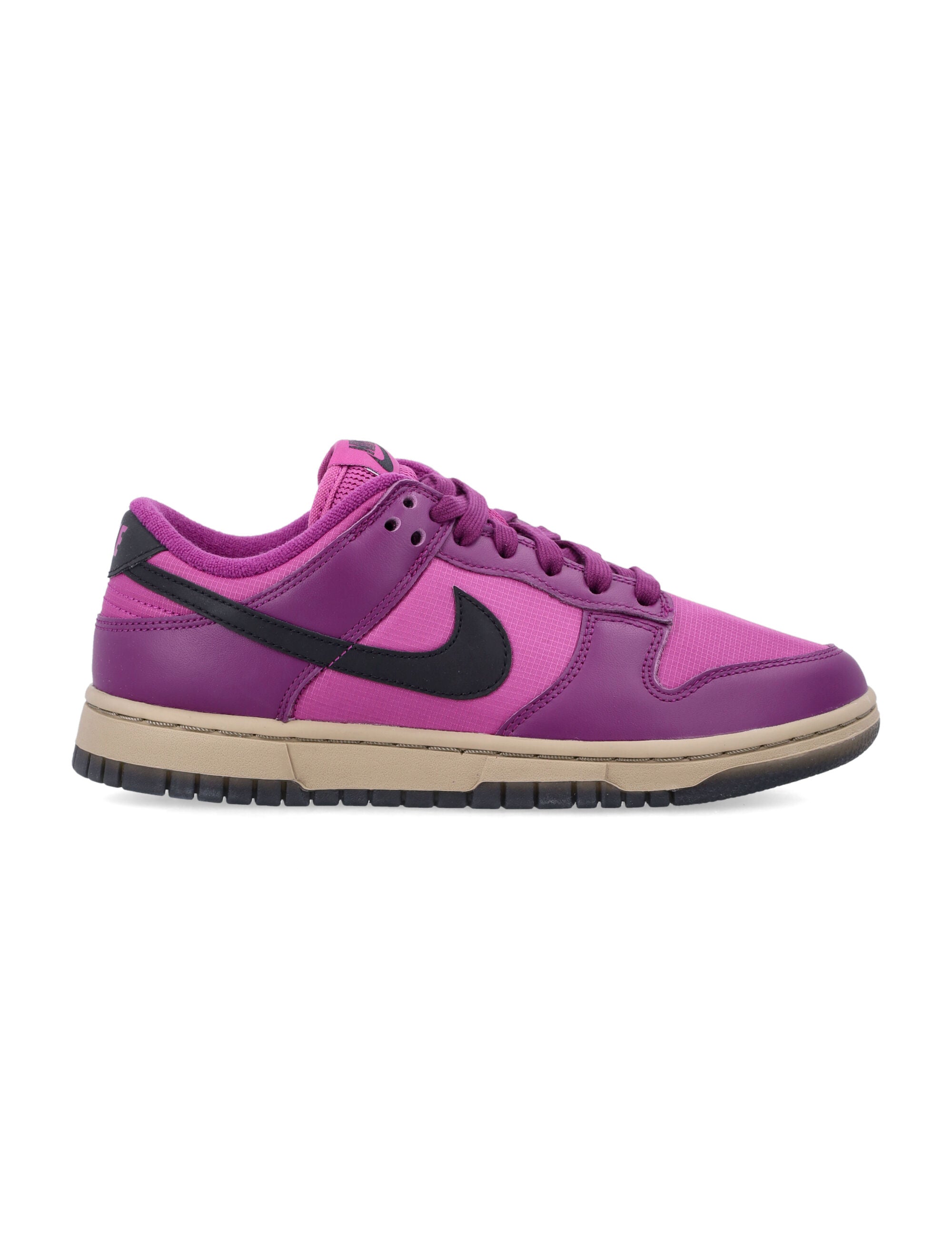 NIKE lace up walking skate stylish sneakers